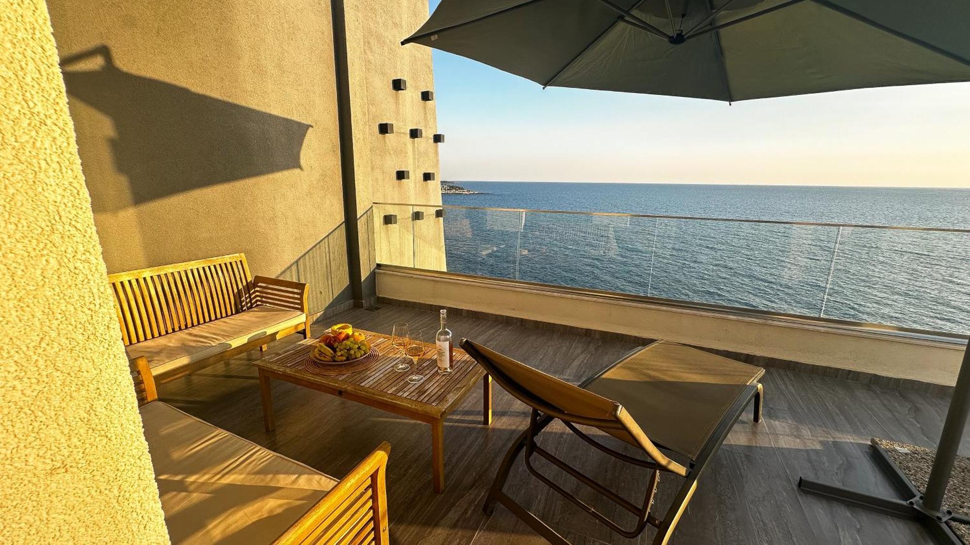 Lux Apartments Pinctada Dobra Voda Ngoại thất bức ảnh