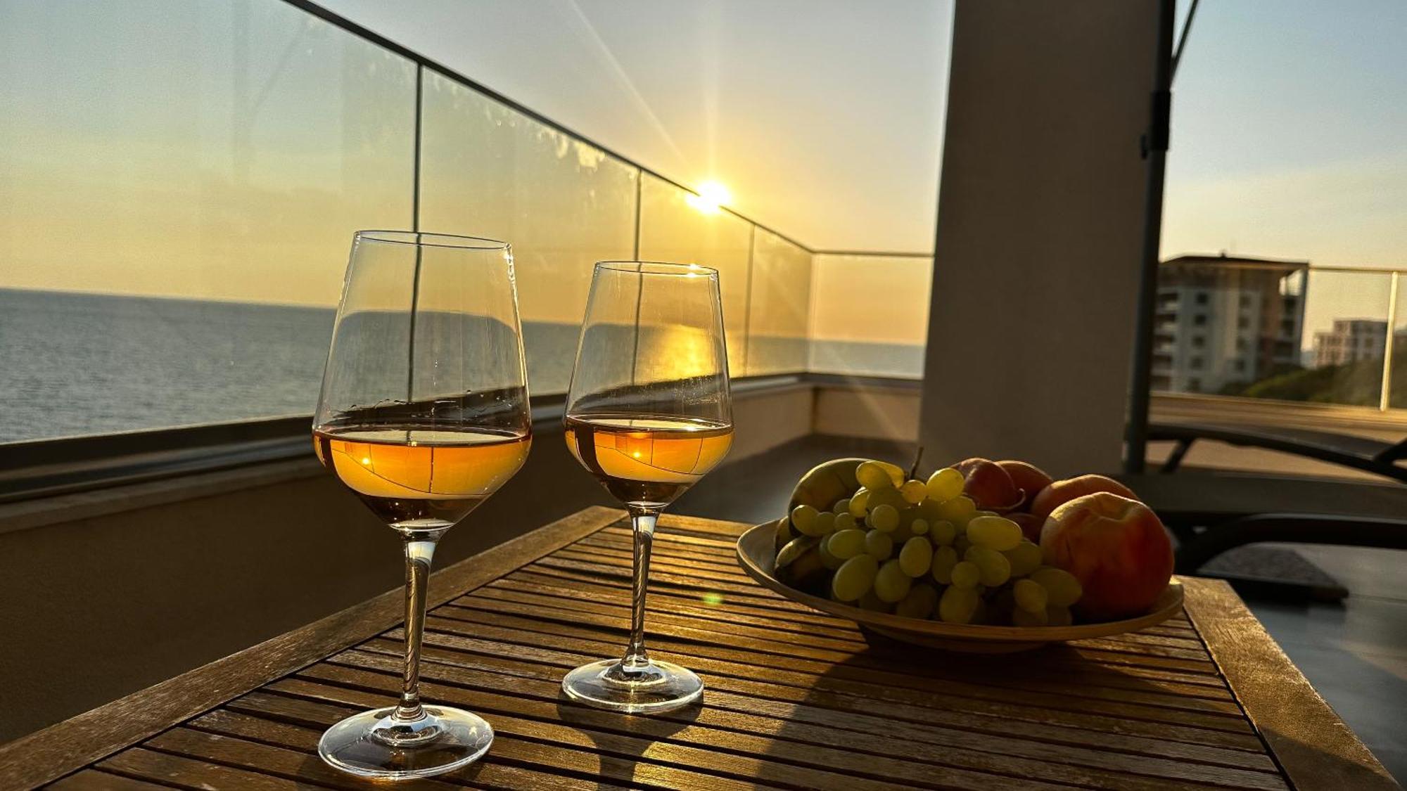 Lux Apartments Pinctada Dobra Voda Ngoại thất bức ảnh